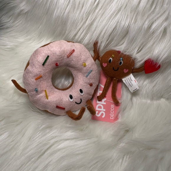 Target Donut Set and Coffee Salt & Pepper shakers and felt Donut - Picture 2 of 7